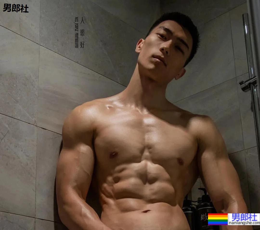 健身教练逆袭拍荷尔蒙大片，老阿姨都不淡定了！ - 51虹马