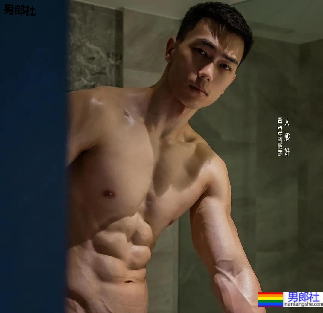 健身教练逆袭拍荷尔蒙大片，老阿姨都不淡定了！ - 51虹马