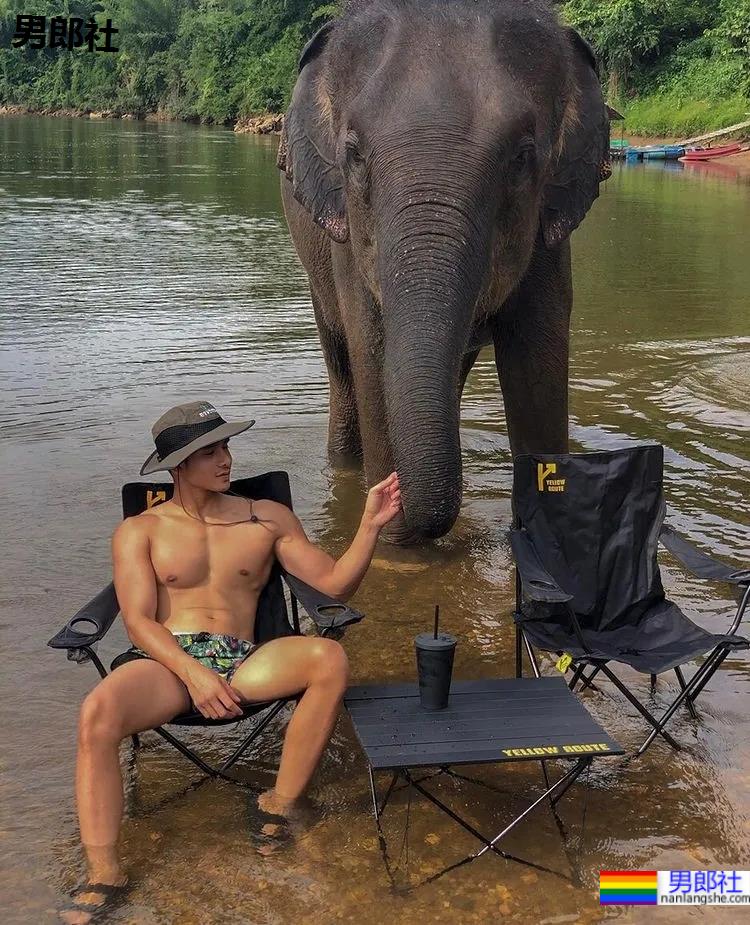 一大波圣诞肌肉来啦! - 51虹马