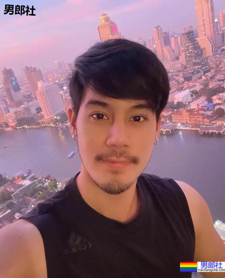 一大波圣诞肌肉来啦! - 51虹马