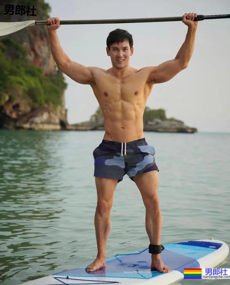 一大波圣诞肌肉来啦! - 51虹马