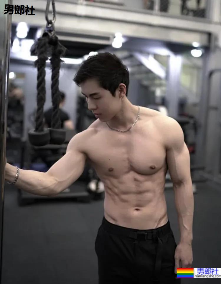 一大波圣诞肌肉来啦! - 51虹马