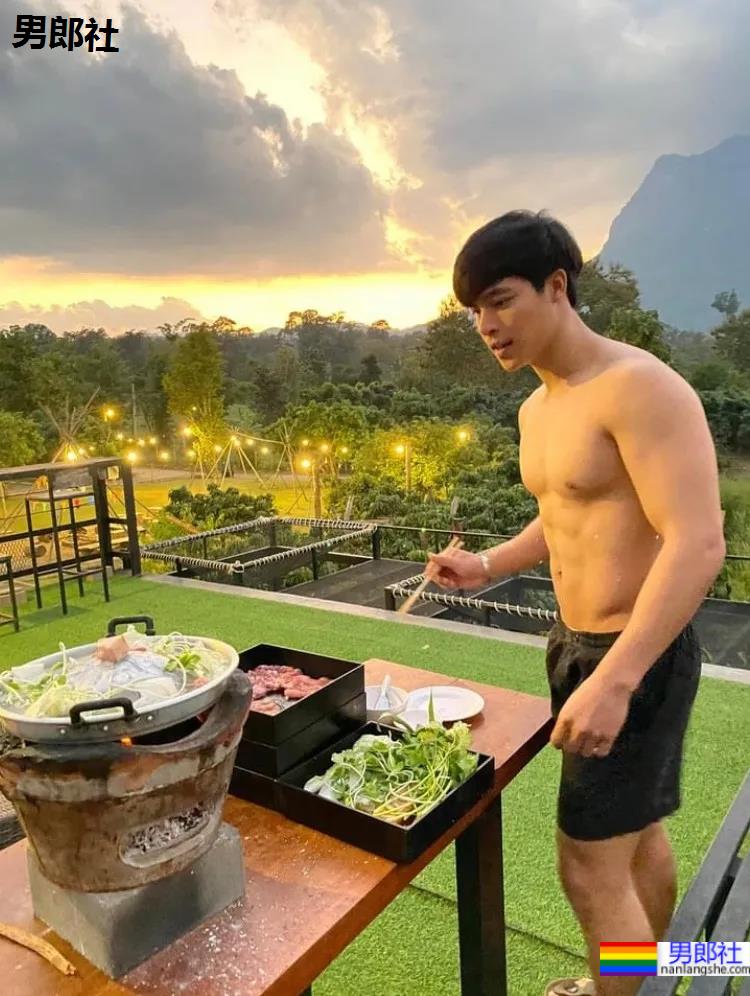 一大波圣诞肌肉来啦! - 51虹马