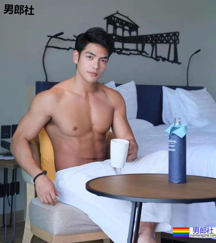 一大波圣诞肌肉来啦! - 51虹马