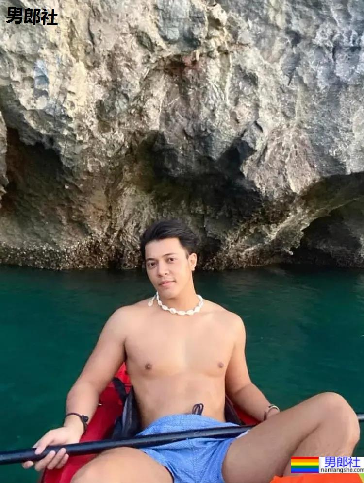 一大波圣诞肌肉来啦! - 51虹马