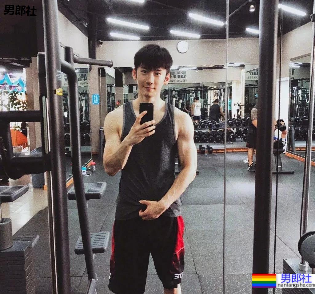 刘芮麟拍荷尔蒙运动大片,这也身材也太A了! - 51虹马 刘芮麟拍荷尔蒙运动大片,这也身材也太A了! - 51虹马