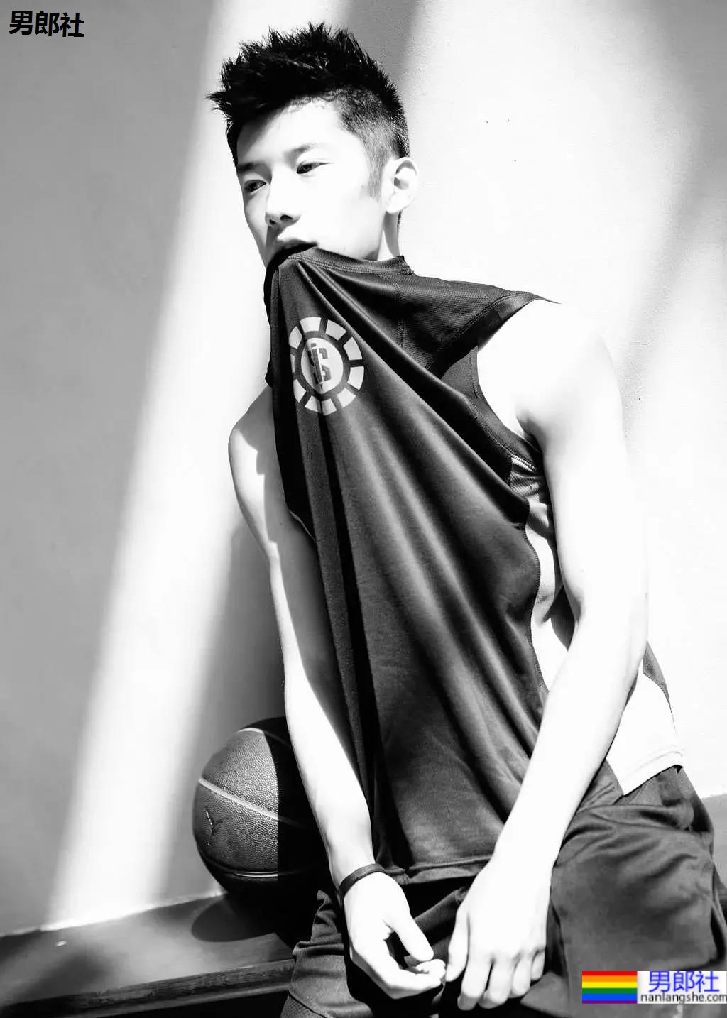 刘芮麟拍荷尔蒙运动大片,这也身材也太A了! - 51虹马 刘芮麟拍荷尔蒙运动大片,这也身材也太A了! - 51虹马