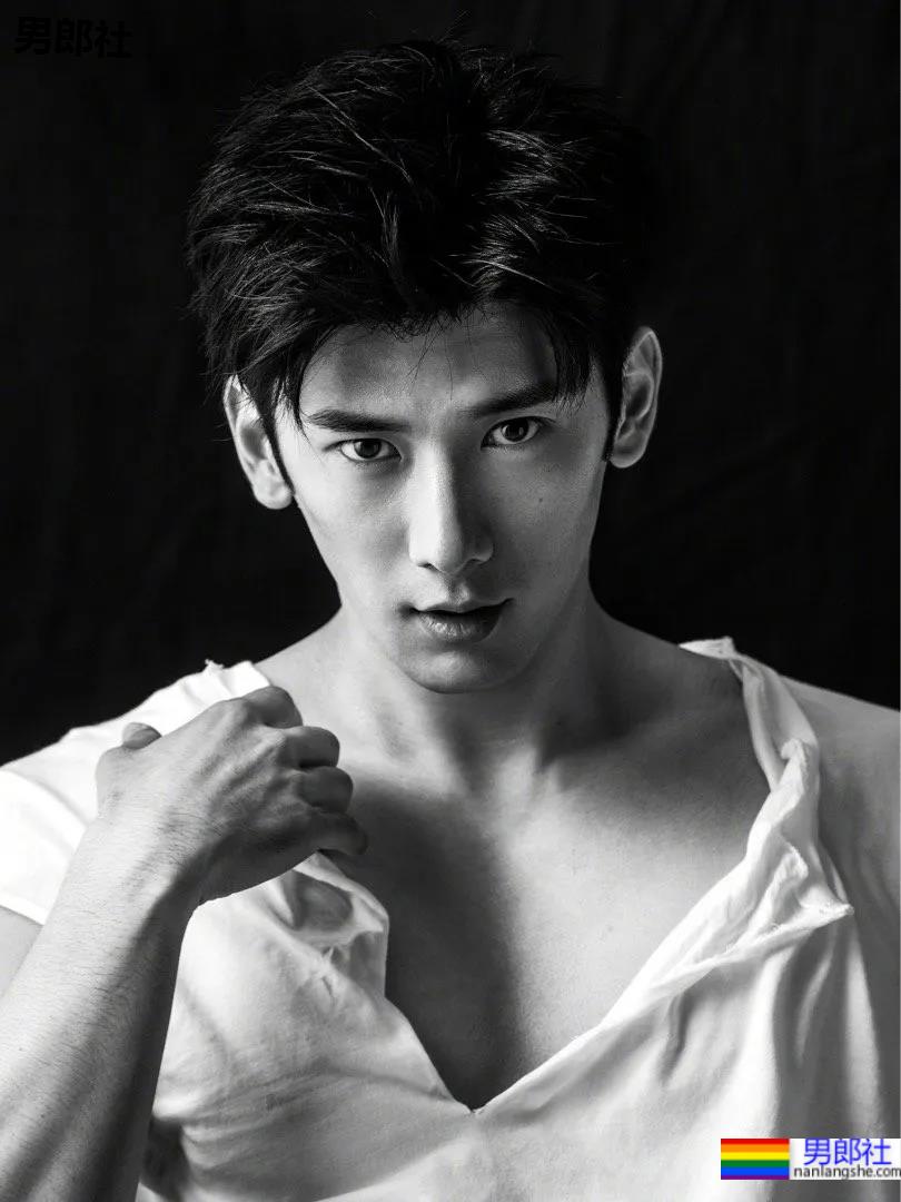 刘芮麟拍荷尔蒙运动大片,这也身材也太A了! - 51虹马 刘芮麟拍荷尔蒙运动大片,这也身材也太A了! - 51虹马