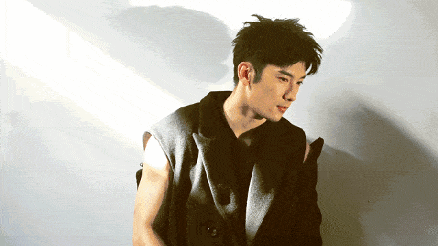 刘芮麟拍荷尔蒙运动大片,这也身材也太A了! - 51虹马 刘芮麟拍荷尔蒙运动大片,这也身材也太A了! - 51虹马