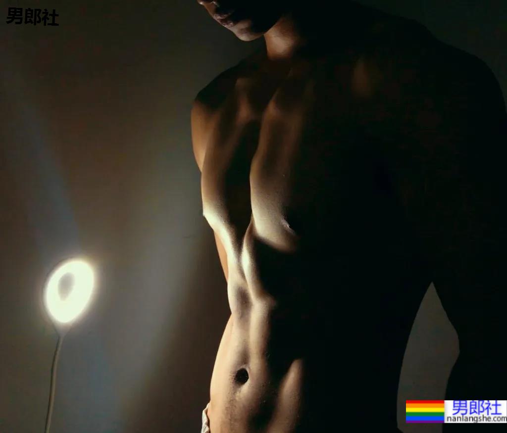 肌肉男在线营业,完美腹肌只要1块钱!看完他的好身材,网友们沸腾了! - 51虹马 肌肉男在线营业,完美腹肌只要1块钱!看完他的好身材,网友们沸腾了! - 51虹马