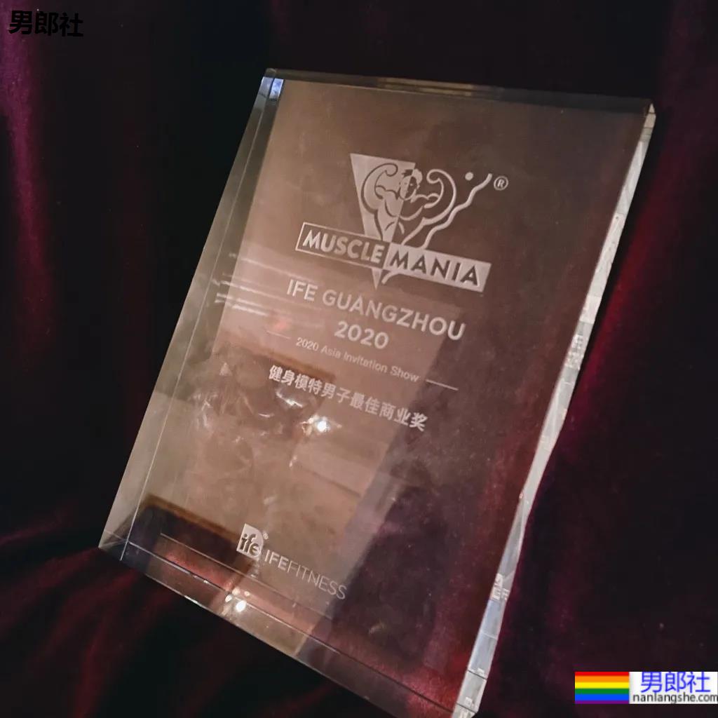 肌肉男在线营业,完美腹肌只要1块钱!看完他的好身材,网友们沸腾了! - 51虹马 肌肉男在线营业,完美腹肌只要1块钱!看完他的好身材,网友们沸腾了! - 51虹马