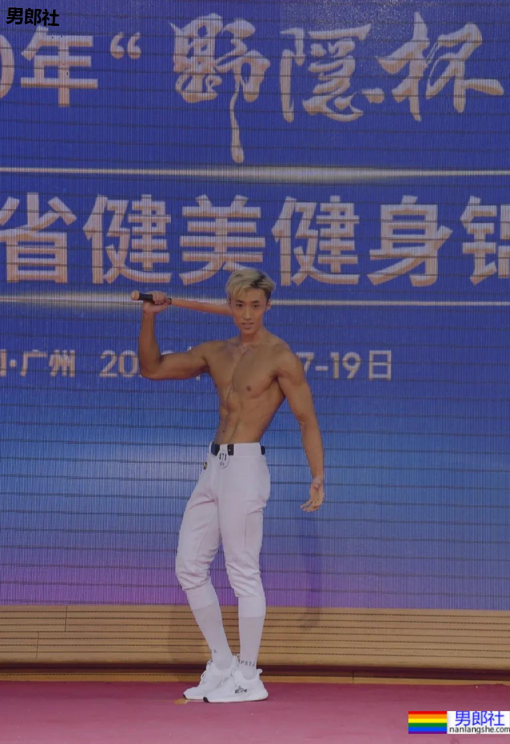 肌肉男在线营业,完美腹肌只要1块钱!看完他的好身材,网友们沸腾了! - 51虹马 肌肉男在线营业,完美腹肌只要1块钱!看完他的好身材,网友们沸腾了! - 51虹马