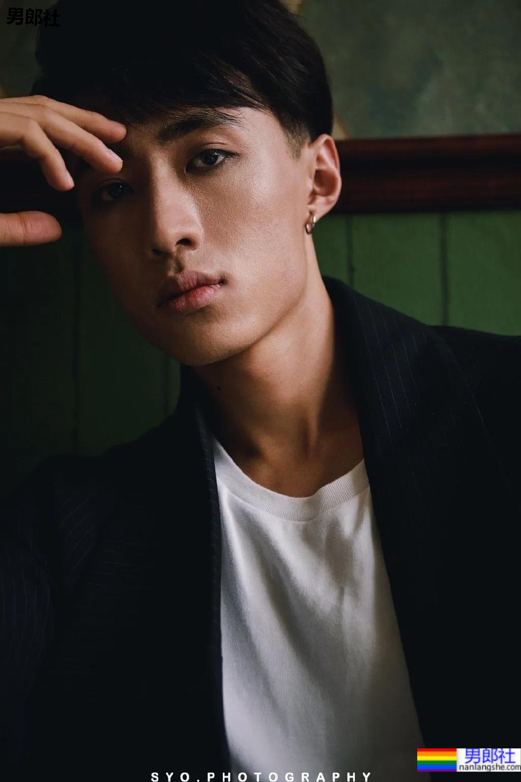 肌肉男在线营业,完美腹肌只要1块钱!看完他的好身材,网友们沸腾了! - 51虹马 肌肉男在线营业,完美腹肌只要1块钱!看完他的好身材,网友们沸腾了! - 51虹马