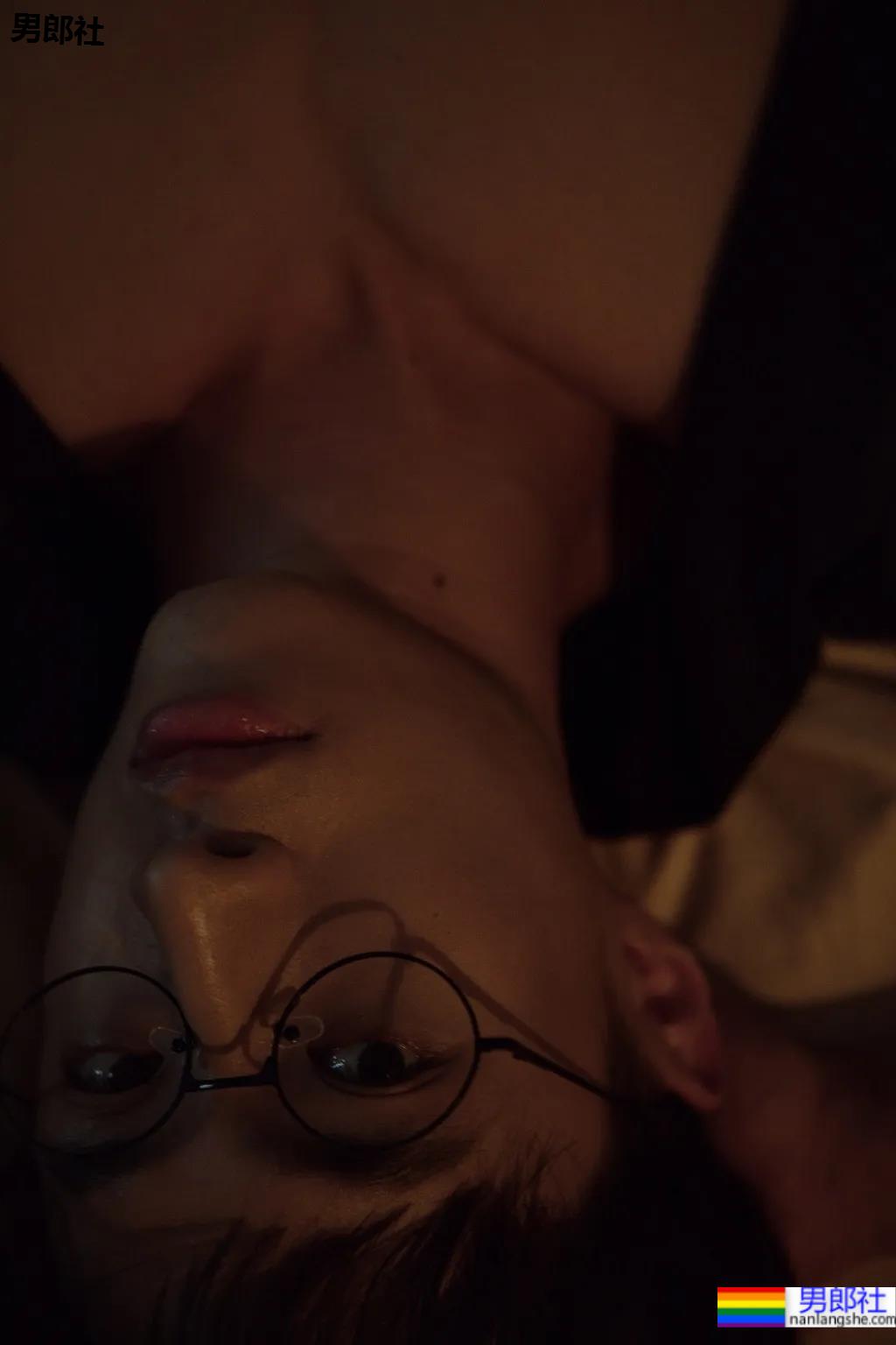 肌肉男在线营业,完美腹肌只要1块钱!看完他的好身材,网友们沸腾了! - 51虹马 肌肉男在线营业,完美腹肌只要1块钱!看完他的好身材,网友们沸腾了! - 51虹马