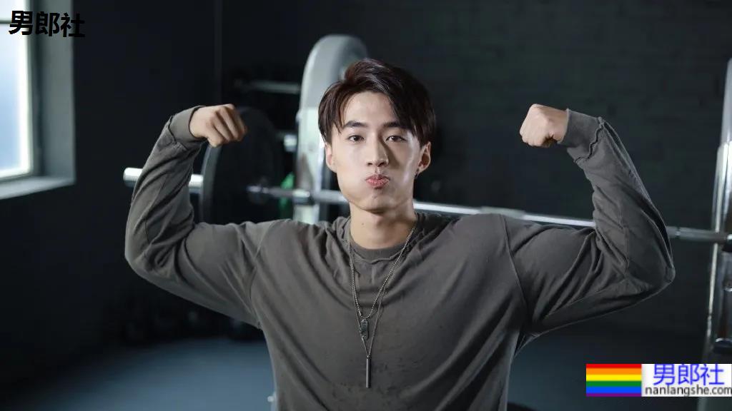 肌肉男在线营业,完美腹肌只要1块钱!看完他的好身材,网友们沸腾了! - 51虹马 肌肉男在线营业,完美腹肌只要1块钱!看完他的好身材,网友们沸腾了! - 51虹马