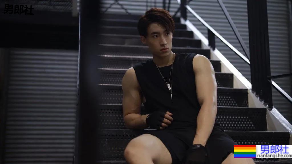 肌肉男在线营业,完美腹肌只要1块钱!看完他的好身材,网友们沸腾了! - 51虹马 肌肉男在线营业,完美腹肌只要1块钱!看完他的好身材,网友们沸腾了! - 51虹马