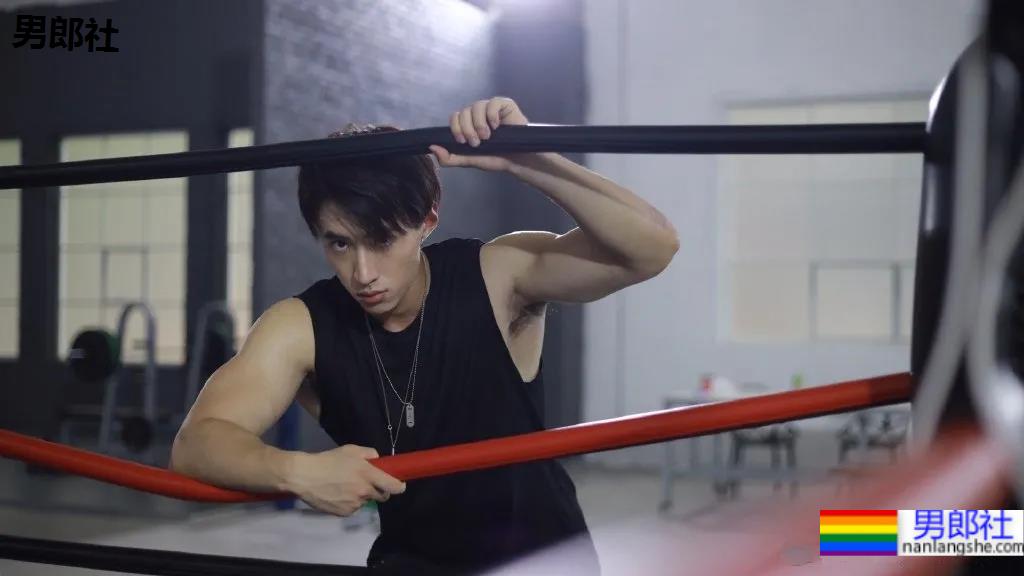 肌肉男在线营业,完美腹肌只要1块钱!看完他的好身材,网友们沸腾了! - 51虹马 肌肉男在线营业,完美腹肌只要1块钱!看完他的好身材,网友们沸腾了! - 51虹马