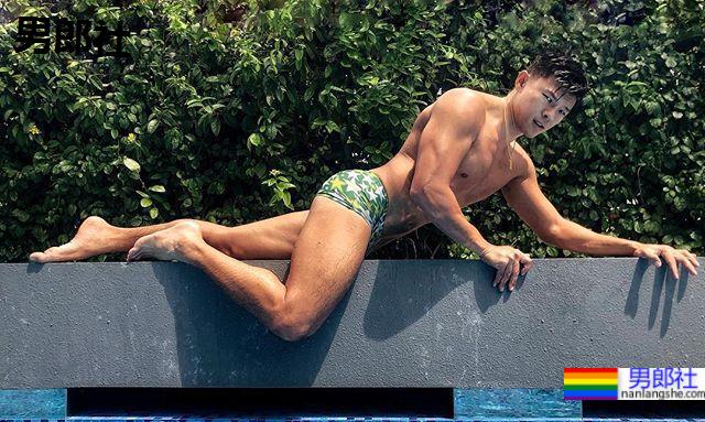 新加坡晒出阳光灿笑的划船肌肉少年：Oz Titus - 51虹马
