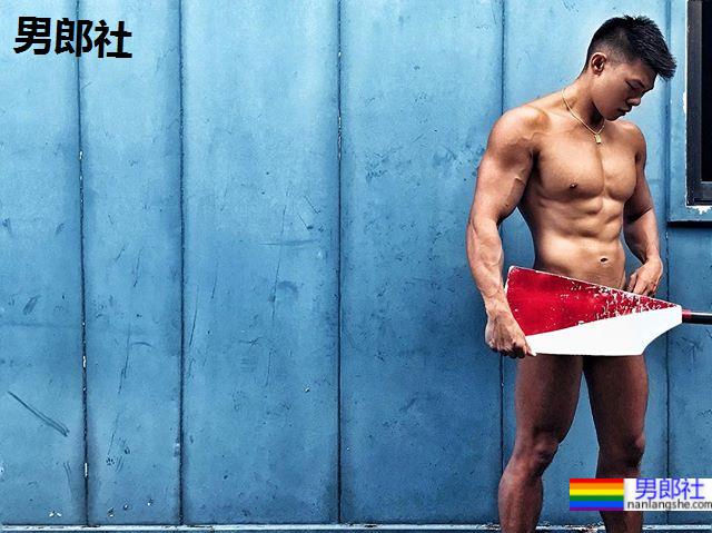 新加坡晒出阳光灿笑的划船肌肉少年：Oz Titus - 51虹马