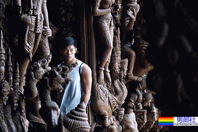 新加坡晒出阳光灿笑的划船肌肉少年：Oz Titus - 51虹马