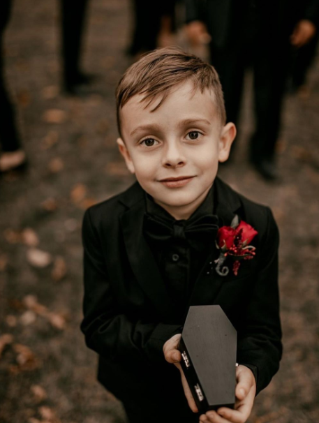 男同志婚礼死了都要爱!暗黑、瘟疫、同性恋,敬我们至死不渝的爱 - 51虹马 男同志婚礼死了都要爱!暗黑、瘟疫、同性恋,敬我们至死不渝的爱 - 51虹马