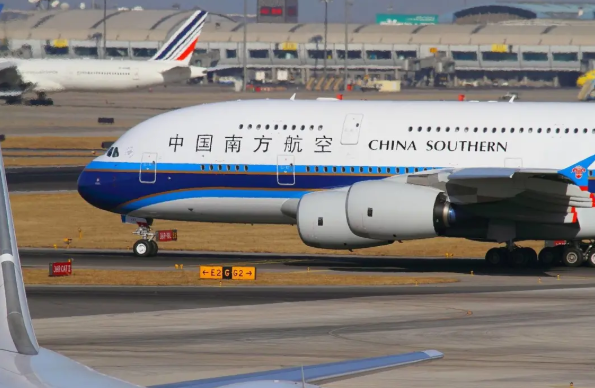 “骚扰男同事”的南航空少，现在怎么样了？ - 51虹马