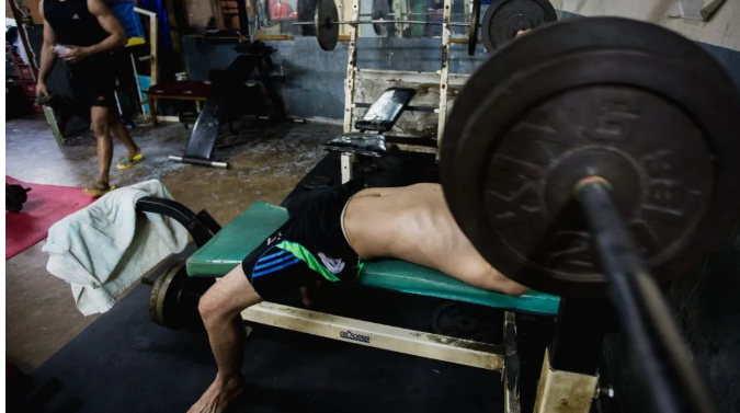 泰国男性工作者：一条无法归去的路 - 51虹马