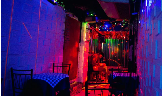 泰国男性工作者：一条无法归去的路 - 51虹马