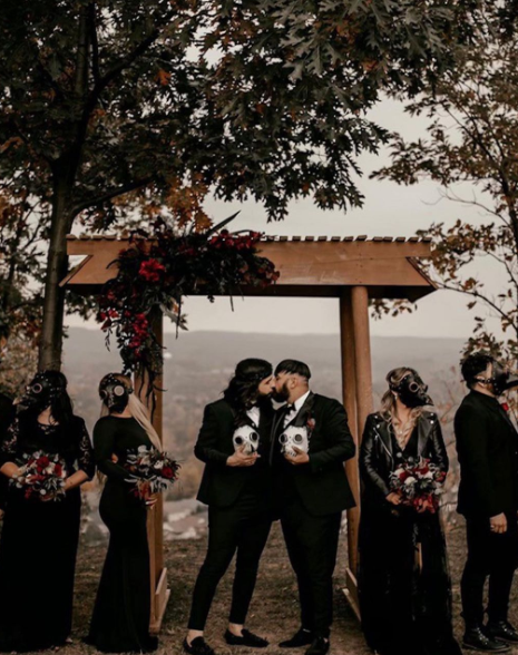 男同志婚礼死了都要爱！暗黑、瘟疫、同性恋，敬我们至死不渝的爱-51虹马