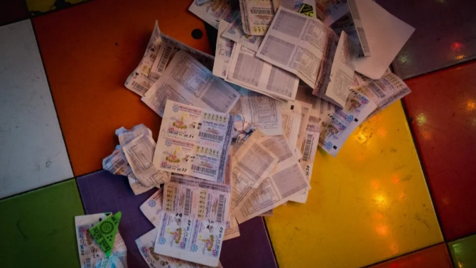 泰国男性工作者：一条无法归去的路 - 51虹马