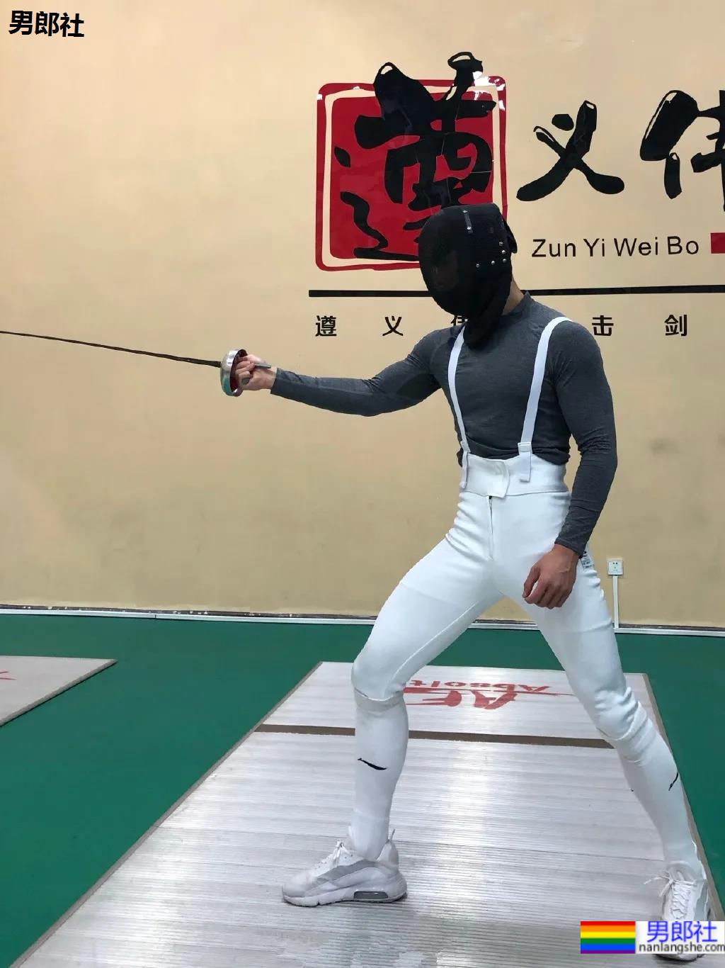 185大长腿高鼻梁极品老师刷屏!条顺腱子肉击剑照帅炸了! - 51虹马 185大长腿高鼻梁极品老师刷屏!条顺腱子肉击剑照帅炸了! - 51虹马