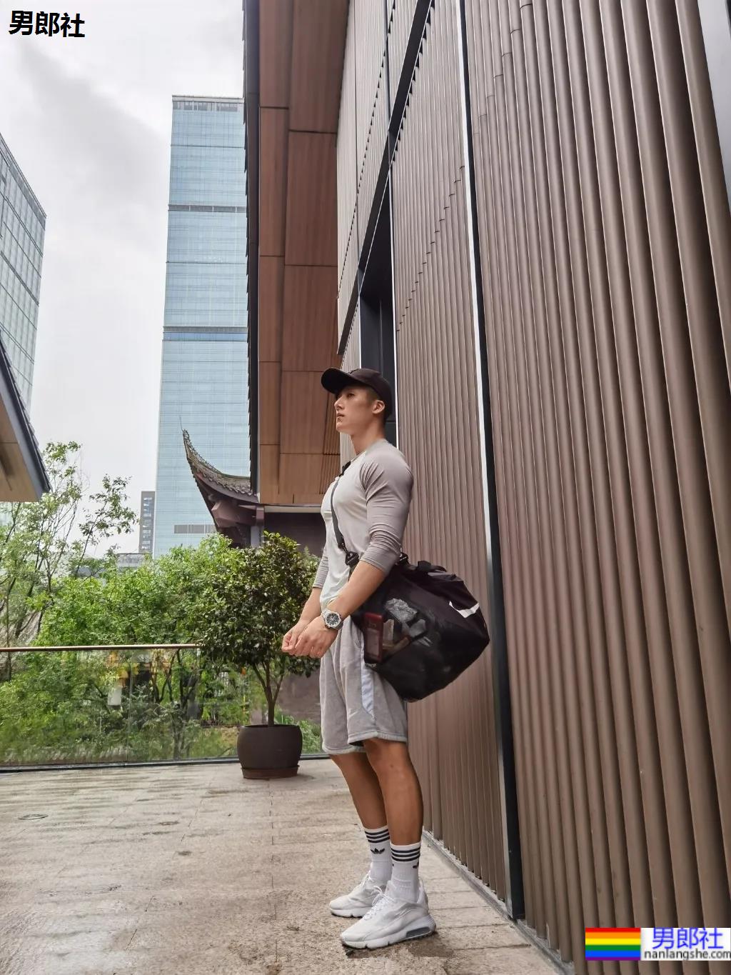 185大长腿高鼻梁极品老师刷屏!条顺腱子肉击剑照帅炸了! - 51虹马 185大长腿高鼻梁极品老师刷屏!条顺腱子肉击剑照帅炸了! - 51虹马