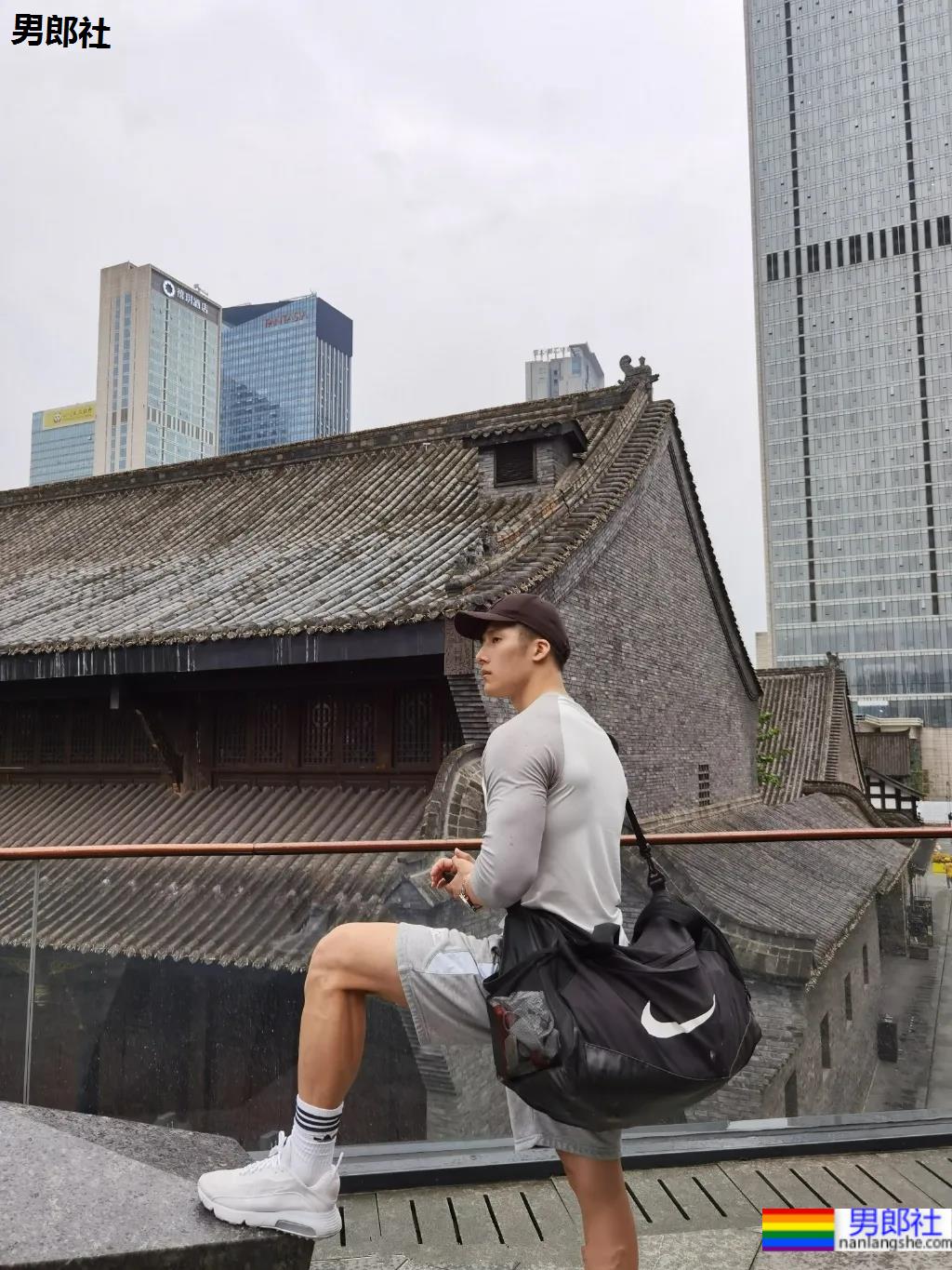 185大长腿高鼻梁极品老师刷屏!条顺腱子肉击剑照帅炸了! - 51虹马 185大长腿高鼻梁极品老师刷屏!条顺腱子肉击剑照帅炸了! - 51虹马