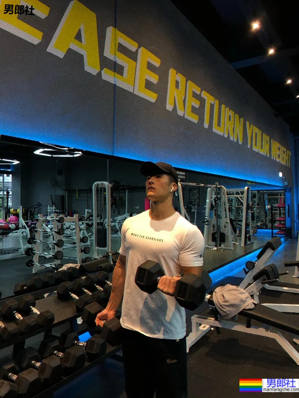 185大长腿高鼻梁极品老师刷屏!条顺腱子肉击剑照帅炸了! - 51虹马 185大长腿高鼻梁极品老师刷屏!条顺腱子肉击剑照帅炸了! - 51虹马