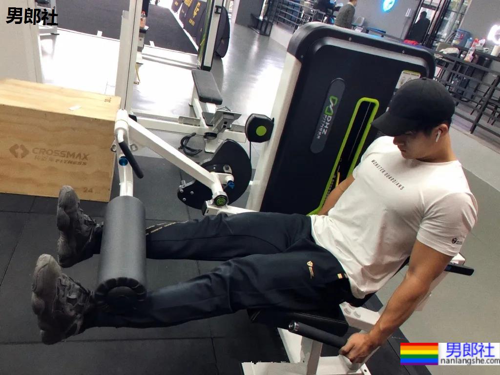 185大长腿高鼻梁极品老师刷屏!条顺腱子肉击剑照帅炸了! - 51虹马 185大长腿高鼻梁极品老师刷屏!条顺腱子肉击剑照帅炸了! - 51虹马