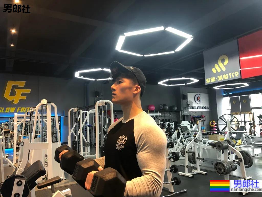 185大长腿高鼻梁极品老师刷屏!条顺腱子肉击剑照帅炸了! - 51虹马 185大长腿高鼻梁极品老师刷屏!条顺腱子肉击剑照帅炸了! - 51虹马