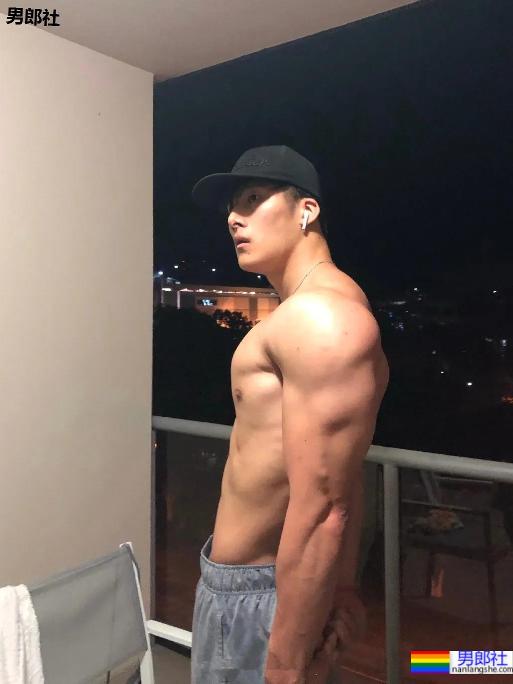 185大长腿高鼻梁极品老师刷屏!条顺腱子肉击剑照帅炸了! - 51虹马 185大长腿高鼻梁极品老师刷屏!条顺腱子肉击剑照帅炸了! - 51虹马