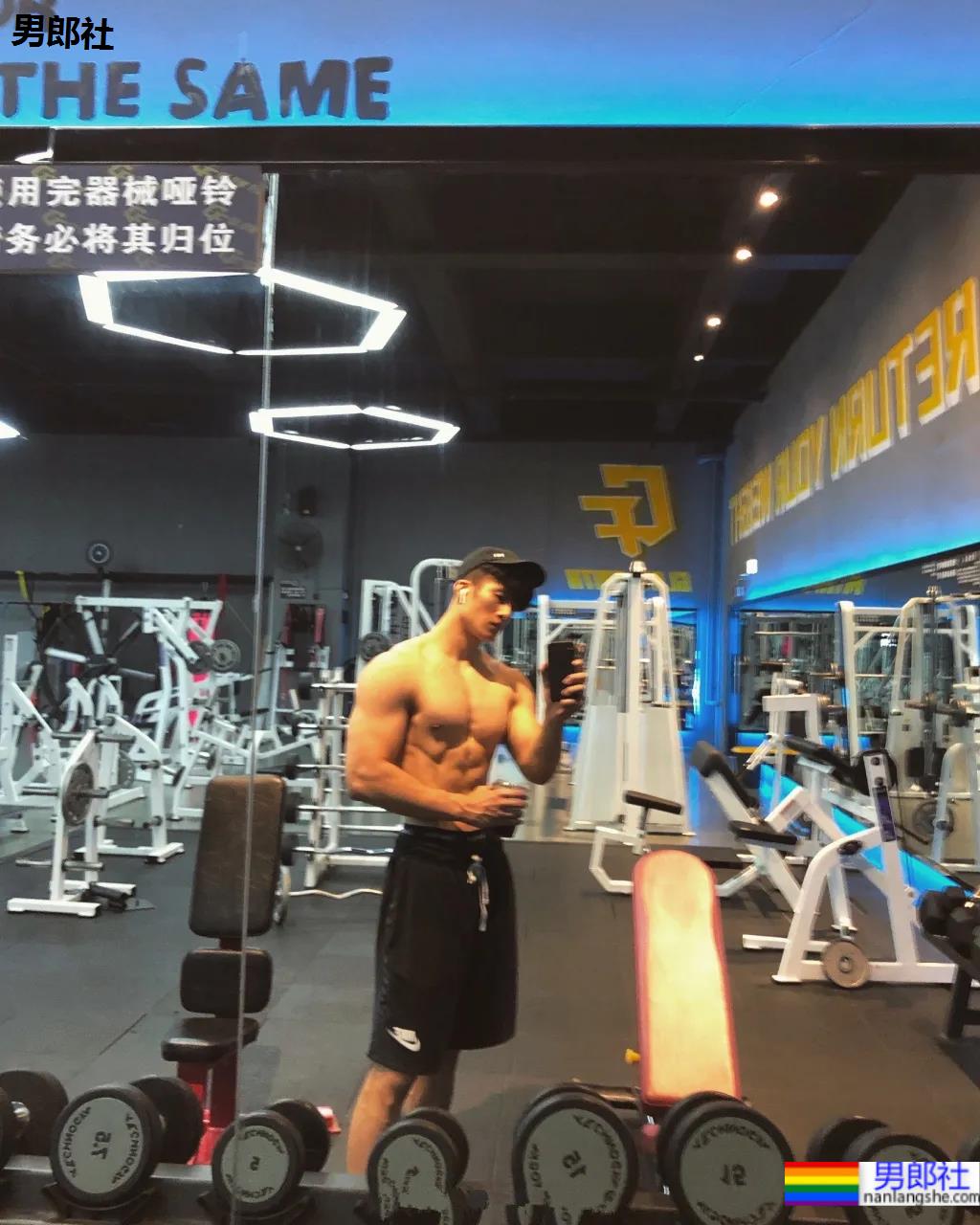 185大长腿高鼻梁极品老师刷屏!条顺腱子肉击剑照帅炸了! - 51虹马 185大长腿高鼻梁极品老师刷屏!条顺腱子肉击剑照帅炸了! - 51虹马