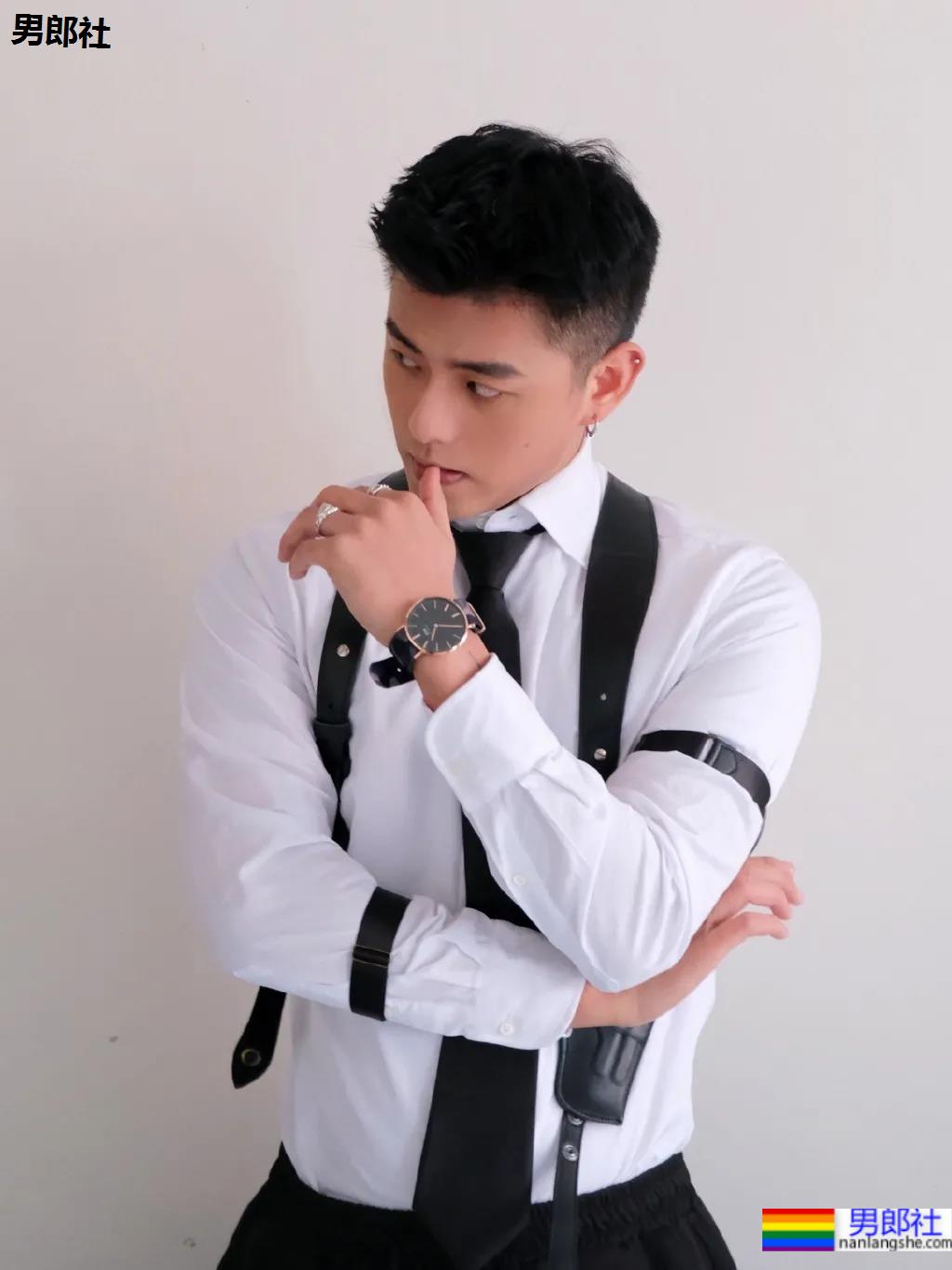 帅气网红博主COS和平精英，长得帅穿什么都好看！-51虹马