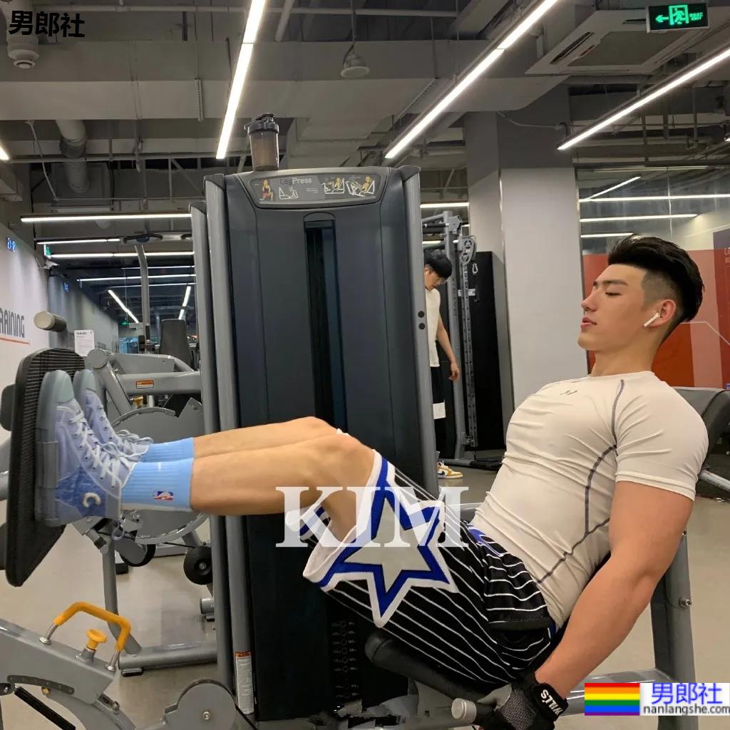 高帅篮球体育生，逆天大长腿绝了！ - 51虹马