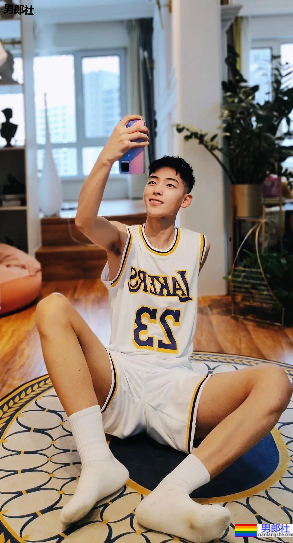 清爽球服白祙小哥，你心动了吗？ - 51虹马