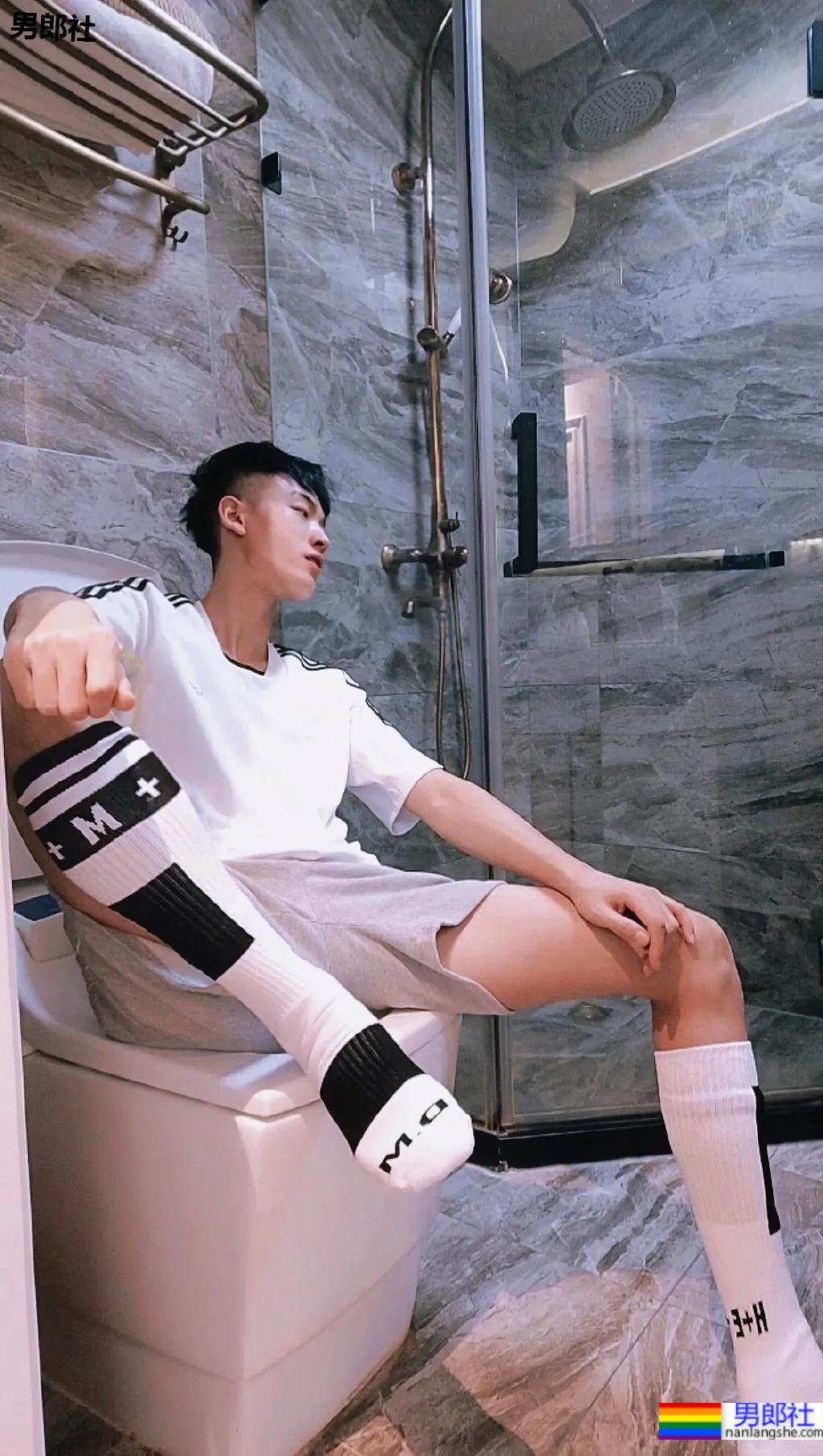 清爽球服白祙小哥，你心动了吗？ - 51虹马