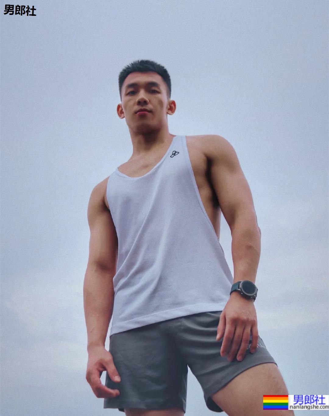 22岁散打帅哥拍写真，这下实力藏不住了-51虹马