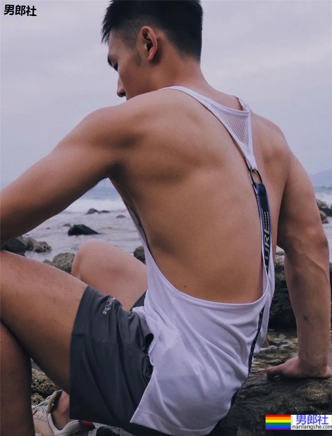 22岁散打帅哥拍写真，这下实力藏不住了 - 51虹马