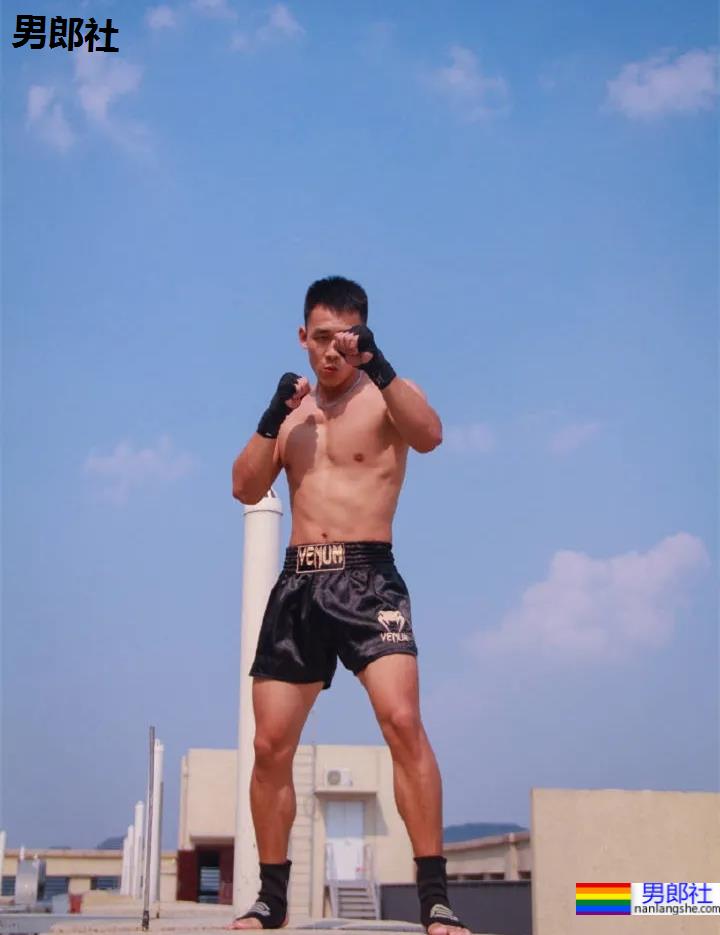 22岁散打帅哥拍写真，这下实力藏不住了 - 51虹马