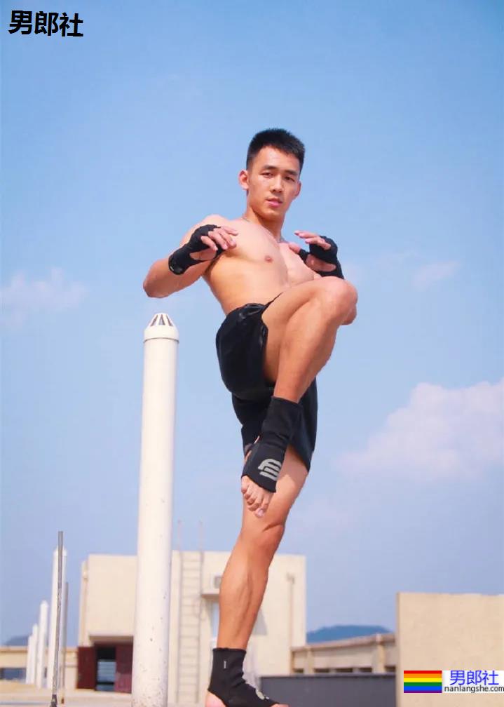 22岁散打帅哥拍写真，这下实力藏不住了 - 51虹马