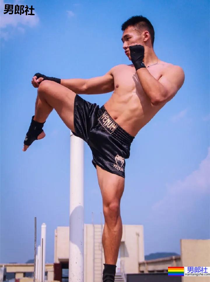 22岁散打帅哥拍写真，这下实力藏不住了 - 51虹马