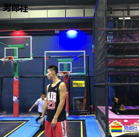 19岁内蒙古高三篮球帅哥，小腹肌太好看了-51虹马