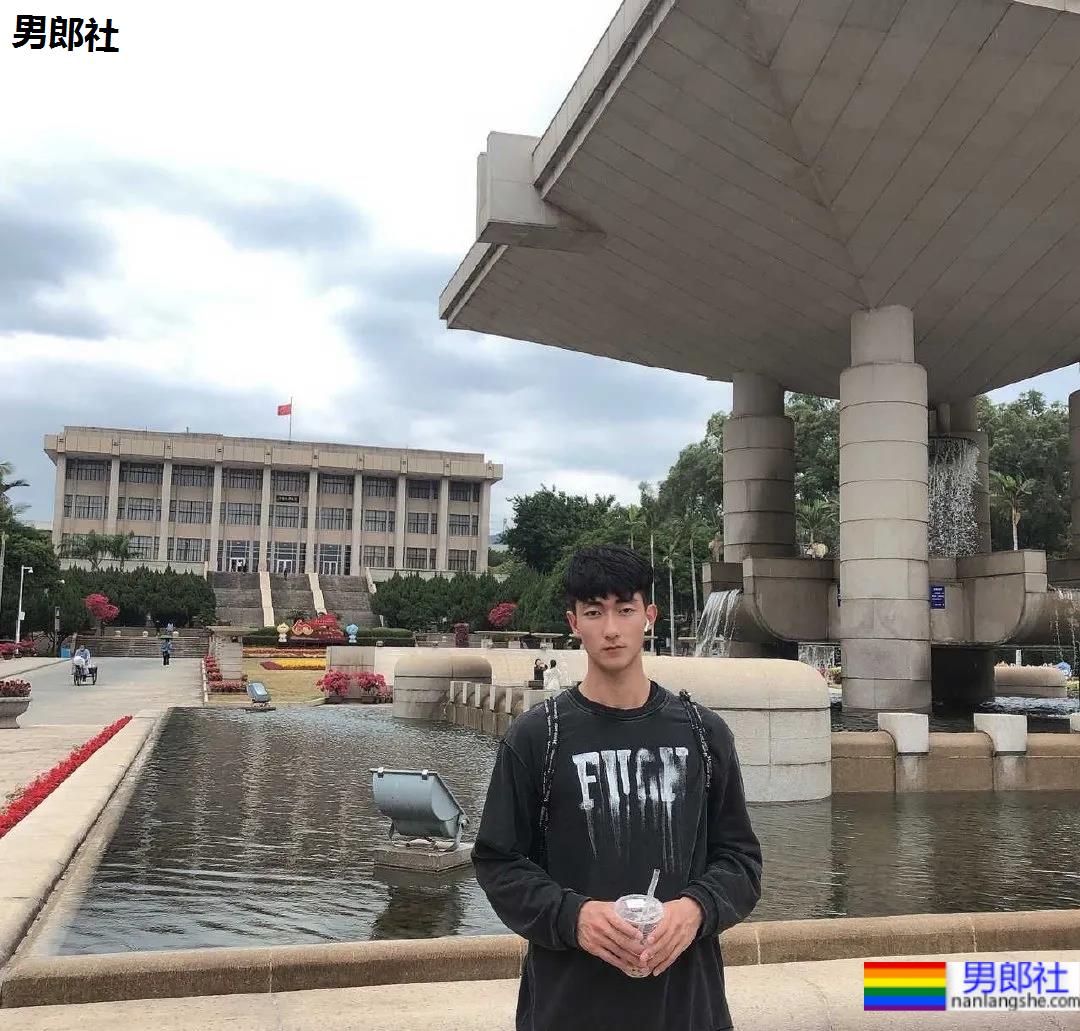 19岁内蒙古高三篮球帅哥，小腹肌太好看了 - 51虹马