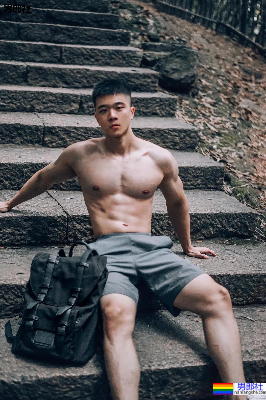 犬系腱子肉小狼狗约你去爬山，你敢去吗？ - 51虹马